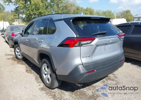 2021 Toyota Rav4 Xle z USA, uszkodzony, nr VIN 2T3W1RFV3MC095185